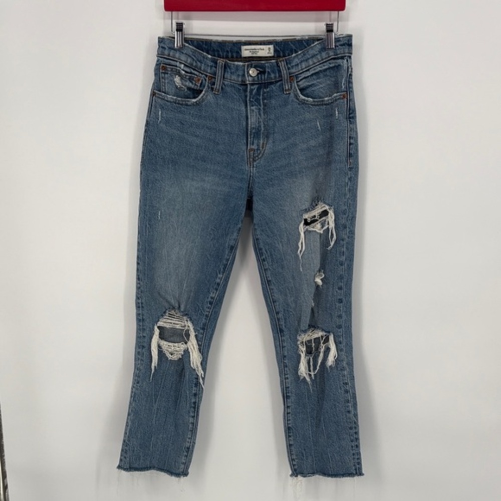 🐌 Abercrombie & Fitch Distressed Blue Boyfriend midrise Jeans